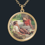 Colar Banhado A Ouro Vintage Love and Romance, Segundo grau Swethearts<br><div class="desc">Vintage ilution love and romance design com um belo casal a flertar na escola. Os adolescentes estão sentados com seus livros didáticos à sombra das árvores no campus.</div>