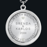 Colar Banhado A Prata 25 Casamento Aniversário Silver e Diamantes Silver<br><div class="desc">Imagem de aniversário de casamento da Elegante Happy 25,  de fundo prateado e diamantes com texto personalizável preto.</div>