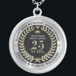 Colar Banhado A Prata 25 de aniversário de casamento: relíquia de prata<br><div class="desc">Elegante brilho branco e ouro 25 anos de aniversário de casamento com prata metálica e fundo preto. Modelo personalizável de prata.</div>