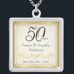 Colar Banhado A Prata 50th Pendente comemorativo elegante do aniversário<br><div class="desc">50th Colar da lembrança do aniversário -- Pendente elegante do aniversário de casamento do ouro 50th com roteiro formal e design antigo enrolado -- Personalize os nomes e a data para sua celebração feliz. Aperfeiçoe o presente para sua esposa, mãe, avó para comemorar junto 50 anos dourados. Cartões, convites, porte...</div>