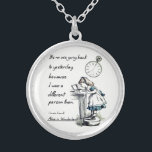 Colar Banhado A Prata Alice em citações do país das maravilhas<br><div class="desc">"Não é nenhum uso que vai para trás ontem,  porque eu era uma pessoa diferente então." 
- Lewis Carroll,  Alice no país das maravilhas</div>
