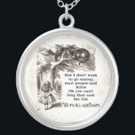Colar Banhado A Prata Alice no país das maravilhas; Gato de Cheshire com<br><div class="desc">Contos de fadas da ilustração do vintage e imagem das rimas de berçário de Alice com o gato de Cheshire por John Tenniel nas aventuras da Alice de Lewis Carroll no país das maravilhas, 1865, um diálogo texto-projetado incluído. "Nós somos tudo loucos aqui":) o design está em um fundo velho...</div>