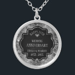Colar Banhado A Prata Aniversário de Casamento de 25 de Prata e Negra<br><div class="desc">Imagem de um damasco floral brilhante,  prateado,  com diamantes brancos e texto personalizável,  'Aniversário de Casamento 25.</div>