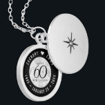 Colar Banhado A Prata Aniversário de Casamento do Elegante 60º Diamond<br><div class="desc">Celebrar o 60º aniversário de casamento em estilo com este cesto comemorativo! A elegante inscrição a preto e branco com um confete de diamante estilizado sobre fundo branco adiciona um toque memorável para esta ocasião especial e marco extraordinário. Personalize com os nomes de casais felizes e adicione datas para seu...</div>