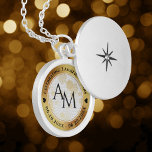 Colar Banhado A Prata Aniversário do Casamento de Couro do Elegante<br><div class="desc">Celebre seu 3º aniversário de casamento em couro em estilo com este pino comemorativo de lapela! A inscrição a preto elegante, com um confete hexagonal de cor dourada, sobre um fundo branco luxuoso, coberto por folhas de ouro, acrescenta um toque memorável para esta ocasião especial e para esta etapa. Personalizar...</div>