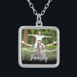 Colar Banhado A Prata *~* AP42 FAMILY Photo Picture Silver<br><div class="desc">SQUARE NECKLACE (ID de pesquisa AP42 para designs semelhantes em vários produtos ) * Família de memórias de manutenção avançada de memória. Carregue a imagem da sua família. No momento, o texto diz "FAMÍLIA". Uma área de texto está disponível. Personalizar Personalizar a cor da fonte, o tamanho da fonte real...</div>