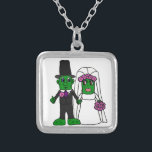 Colar Banhado A Prata Arte engraçada do casamento dos noivos da salmoura<br><div class="desc">Salmoura maravilhosa dos noivos do divertimento que wedding o design original da arte.  Pode igualmente adicionar o texto feito sob encomenda e mudar a cor do fundo ao pedir.</div>