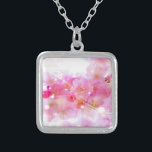 Colar Banhado A Prata Árvore de Cereja Japonesa com Florestas Rosa Paste<br><div class="desc">Imagem floral fresca da primavera. A cerejeira japonesa rico floresce em belas e delicadas pintas e brancos gentis. Algumas brilhantes espirais cor-de-rosa e amarelo luminoso e luzes cintilantes rodeiam estas flores dando-lhe um efeito mágico de sonho, como algo de um universo de fadas. O texto manuscrito desbotado em francês lhe...</div>