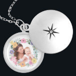 Colar Banhado A Prata Bonito Foto Personalizada Da Flower Moderna<br><div class="desc">Bonito coroa de flores enquadrando uma de suas fotos favoritas.</div>