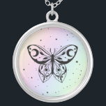 Colar Banhado A Prata *~* Borboleta Mágica Boho Magnético<br><div class="desc">* Estrelas Esotericas Celestiais Esotéricas Melhoradas de Energia Cosmos Cósmicos BOHO MODERN MYSTIC STIC MYSTIC MYSTIC MBUTTERFLY com Lua em suas asas... ou. A MOTH num colar redondo de prata de prata macio do Rainbow Pastel. Aumento da energia ROUND de Silver Plated Metafísico Espiritual Novo Colar de Idade. JOIAS COM...</div>