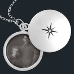 Colar Banhado A Prata Charme de casamento | charme de fotografia memoria<br><div class="desc">Charme de casamento | fotografia memorial Locket Necklace // Nota: a fotografia utilizada é apenas uma imagem de espaço reservado. Você precisará substituir por sua própria foto antes de solicitar/ imprimir. Se precisar de ajuda com isso,  por favor,  entre em contato comigo.</div>