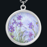 Colar Banhado A Prata Claude Monet - Lilac Irises / Iris Mauves<br><div class="desc">Lilac Irises / Iris Mauves - Claude Monet,  1914-1917</div>