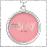 Colar Banhado A Prata Cor-de-rosa e bege no dia<br><div class="desc">Decorativo #SLAY design com tipografia mista.</div>