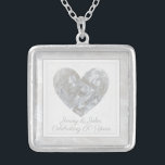 Colar Banhado A Prata Costume de casamento de aniversário de 60 diamante<br><div class="desc">O elegante colar personalizado de 60 anos de casamento com um design de diamante. O presente perfeito para um marido dar a sua esposa quando celebram o aniversário de casamento de diamantes de crianças para dar à mãe. O colar pode ser personalizado para mostrar os nomes do homem e da...</div>