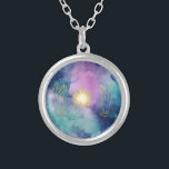 Colar Banhado A Prata *~* Curando Mãos Estrelas Cósmicas Universas Luzes<br><div class="desc">(procure por designs semelhantes no AP40 ) Colar prateado/Pendente - JOIAS COM INTENÇÃO (r) ENERGIA Esotérica MÍNIMA Esotérica Avançada de Energia Popular design MÍSTICA: PISTICO ESCURO DE ENERGIA E duas linhas de mãos DOURADAS verticais significando o trabalho dos SAUDADORES que usam as mãos para o aquecimento. Há também pequenas STARS...</div>