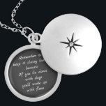 Colar Banhado A Prata Deite-se com cães, acordar com pulgas<br><div class="desc">Deite-se com cães,  acordar com pulgas,  aspas sarcásticas de humor leve por diversão!</div>