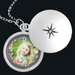 Colar Banhado A Prata Delicar Foto Personalizada de Quadro Floral<br><div class="desc">Design de coroa floral delicada e doce.</div>