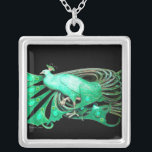 COLAR BANHADO A PRATA ELEGANTE PEACOCK EM VERDE E NEGRO<br><div class="desc">Design colorida e elegante com gemstones 3D brilhantes design gráfico digital por Búlgaro Lumini. Parte da nova coleção ARCADIA.</div>