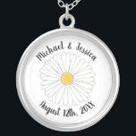 Colar Banhado A Prata Festa Floral da Flor Amarela Branca<br><div class="desc">Apenas personalize com sua informação! Design apresenta uma ilustração original de uma flor de margarida amarela e branca. Excelente para uma festa de jardim, chá de panela, casamento ou noivado. Esta ilustração de margarida também está disponível em outros produtos. Não vê o que está procurando? Precisa de ajuda para a...</div>