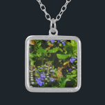 Colar Banhado A Prata Flor Roxo e Abelhas<br><div class="desc">Flor de Abelhas Roxo Flor Flor e Abelhas Amarelas e Negras Foto de Abelhas Bumble Foto de Sandy Closs tirada no lago de Arrohead,  "abelha",  flor,  flores,  floral,  primavera,  cereja,  cereja,  jardim,  casamento,  casamentos, </div>