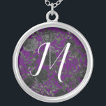 Colar Banhado A Prata Floral Elegante De Casamento Gótico Preto Roxo<br><div class="desc">Um belo e elegante design de casamento floral em roxo e preto para o seu casamento ou evento gótico.</div>