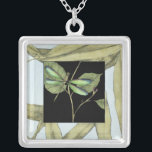 Colar Banhado A Prata Folgas com Interesse de Dragonfly por Jennifer Gol<br><div class="desc">Esse desenho de folhas de Jennifer Goldberger apresenta um inset de uma libélula sobre fundo negro. A sensação noturna do inset contrasta com a sensação diurna do impressão das folhas. Confira!</div>