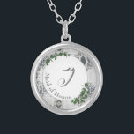 Colar Banhado A Prata Folhas brancas de rendas e Rosa monograma<br><div class="desc">Design apresenta um monograma em texto elegante prateado exibido no centro contra um suporte branco. O plano de fundo apresenta a imagem de um local branco. As folhas verdes de rosa são delicadamente posicionadas nas bordas.</div>