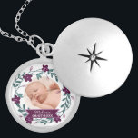 Colar Banhado A Prata Foto do bebê Roxo Roxo Moderno<br><div class="desc">A coroa floral moderna decorativa enquadra seu próprio carregamento de fotos para criar um bebê bonito personalizado com o nome do bebê.</div>