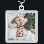 Colar Banhado A Prata Foto personalizada<br><div class="desc">Adicione sua foto personalizada a este colar para levar seus entes queridos para onde quer que você vá! Faria um presente de excelente para novas mães, Dias de as mães, Natal, aniversários, avós, vós, os vossos melhores amigos ou qualquer outra pessoa especial na vossa vida. Clique no botão "Personalizar" para...</div>