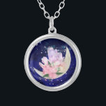 Colar Banhado A Prata *~* Frio AP40 Moon Crystals Místico OMBRE Glitter<br><div class="desc">(procure no AP40 produtos semelhantes) NECKLACE - Luna Celestial Deep Marinho Blue fundo com Estrelas Prateadas. * Magical Lunar Luna Lunar Moon Crystals Celestial Cósmic Boho Rainbow Unicórns melhorou ergicamente com HOLO OMBRE com brilho STARS brilhando MARINHO azul céu noturno. Esta criação Mística é um Calmante Calmante Média Psicica Massagem...</div>
