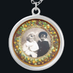 Colar Banhado A Prata Frutas DE RENASCIMENTO DE FLORENTINA, MODELO DE FO<br><div class="desc">Elegante,  clássico,  vibrante Renaissance fine art,  obra-prima de Bottega della Robbia ( Florence - Itália ) em castanho brilhante,  amarelo,  verde,  azul,  cores.</div>