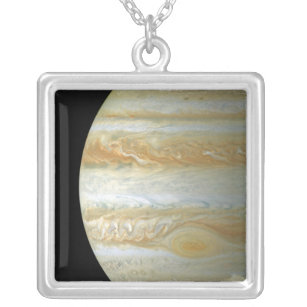 Colar Banhado A Prata Hemisfério Júpiter em Emporio Moffa