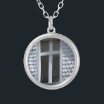 Colar Banhado A Prata igreja branca nas montanhas<br><div class="desc">igreja branca nas montanhas</div>