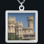 Colar Banhado A Prata ÍNDIA, Karnataka, Bangalore: Palácio de Bangalore<br><div class="desc">ÍNDIA,  Karnataka,  Bangalore: Palácio de Bangalore (b 1880),  Cópia do Castelo de Windsor Britânico e agora parte do Centro de Convenções de Bangalore � Walter Bibikow / DanitaDelimont.com</div>