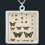 Colar Banhado A Prata Insetos do Jardim pelo Vision Studio<br><div class="desc">Esta obra do Vision Studio é um sonho de entomologistas! Os insetos de jardim são desenhados sobre um fundo creme,  mostrados em detalhes extremamente bonitos. Se você ama insetos,  esta é a impressão para você!</div>