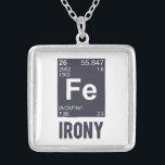 Colar Banhado A Prata Ironia irónica do FE do elemento químico<br><div class="desc">O FE do elemento é irónico.  Peridoically.  A química é engraçada que maneira,  homem.</div>
