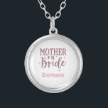 Colar Banhado A Prata Leopardo Personalizado Imprime a Mãe da Noiva<br><div class="desc">Personalize este colar prateado ou caixão para a mãe da noiva. A impressão do leopardo rosa e cinza é uma tendência e uma presente será um presente excelente para ela. Vejam as nossas para a Mãe do noivo e as damas de honra.</div>