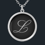 Colar Banhado A Prata Letra L Monograma de Ouros Branco<br><div class="desc">Letra de impressão de diamantes brancos elegante L. Estão disponíveis mais letras,  mas as letras podem ser solicitadas por e-mail.</div>