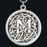 Colar Banhado A Prata Letra Vintage Monograma M Art Nouveau<br><div class="desc">Art nouveau Letters - Monogramas from the Arts & Artesanatos Movement Esta letra M é um adorável monograma Mugged M criado em 1901, e publicado num conjunto de livros. O monograma M é rodeado por um maravilhoso padrão de videira desenhada à mão, muito no estilo dos padrões art nouveau no...</div>