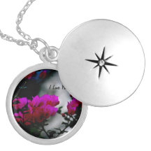 Locket cor-de-rosa com eu te amo