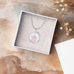 Colar Banhado A Prata Madrinha de casamento de Casamento Rosa Personaliz<br><div class="desc">Celebre a sua festa de noiva com esta dama de noiva, uma joia de madrinha de casamento eterno com um roteiro elegante de caligrafia e um design de tipografia na moda. Adorada com um vestido cor-de-água rosa, esta lembrança de festa noiva adiciona um toque sincero ao seu dia especial. Projetada...</div>