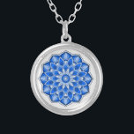 Colar Banhado A Prata Mandala em Necklace azul<br><div class="desc">Enquanto a mandala se originou na Índia,  hoje a beleza dos mandalas modernizados é adequada para muitos artigos em casa,  assim como para decorações em roupas. Nota: há uma variedade de produtos com este design adequado para sua casa ou função,  & mandalas em outras cores.</div>