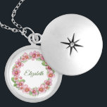 Colar Banhado A Prata Manteiga Floral Verde Monograma Rosa<br><div class="desc">Monograma deste bonito colar floral verde e rosa. Um presente de excelente para madrinhas,  festas de casamento,  irmã da mãe,  amigos.</div>