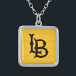Colar Banhado A Prata Marca d'água Long Beach State<br><div class="desc">Confira esses designs da Universidade Estadual da Califórnia em Long Beach! Mostre seu Orgulho Estadual da Califórnia com esses novos produtos da Universidade. Estes são os presentes perfeitos para o estudante de Long Beach, antigos alunos, família, amigo ou fã na sua vida. Todos esses produtos Zazzle são personalizáveis com seu...</div>