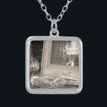 Colar Banhado A Prata Memórias Vintage<br><div class="desc">Uma foto da minha avó no vestido de noiva. Os óculos dos meus avós, quando ele era um menino, estão entre muitas fotos e memorabilidades antigas dos dias passados.</div>