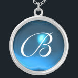 Colar Banhado A Prata Monograma de Gem Azul Sapphire<br><div class="desc">Design único e elegante com gemstone. Modelagem e renderização de enfermeiras muito precisas no 3D Studio Max por parte de Búlgaro Lumini .Part da série Hyper Talismans.</div>