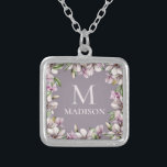 Colar Banhado A Prata Monograma Monograma Magnolia Floral Personalizada<br><div class="desc">Esta design de na moda apresenta o seu nome personalizado e monograma rodeado por um quadro de flores de magnólia. Personalizado editando o texto nas caixas de texto fornecido #acessórios #joalharia #colares #magnolia #floral #presentes #monograma #monograma #monogramas #presentes personalizados</div>