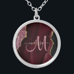 Colar Banhado A Prata Monograma Personalizado de Agitação Lítida Dourada<br><div class="desc">Este elegante colar personalizado apresenta um fundo cor-de-rosa-burro e rosa,  acentuado com brilho de ouro falso. Personalize o seu monograma inicial na caligrafia manuscrita em dourado com o seu nome acima. Um presente feminino único para aniversário,  feriados e qualquer ocasião especial. Projetado apenas para você por Camisetas Extremas!</div>
