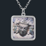 Colar Banhado A Prata Na moda de Foto de Estátua de Faces Gravadas Antic<br><div class="desc">Esta escultura de pedra asiática de três cabeças exalta paz e solidão. Contemple e reflita sobre o que você pode realizar sempre que vestir este incrível colar de encanto da fotografia. Esse colar vem em pequenos, médios e grandes tamanhos, assim como formas quadradas e circulares. Você pode pedir este colar...</div>