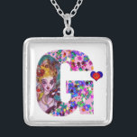 COLAR BANHADO A PRATA NAMORADOS VENETIANO MONOGRAMA G LETRA<br><div class="desc">G letra alfabética design inicial com coração. Branca vibrante e pintura artística com confete colorido..Amor mítico entre Harlequin e Columbine,  pintura acrílica inspirada em máscaras de pena veneziana e Commedia dell'arte - Veneza. Cor verde-rosa-púrpura brilhante.</div>